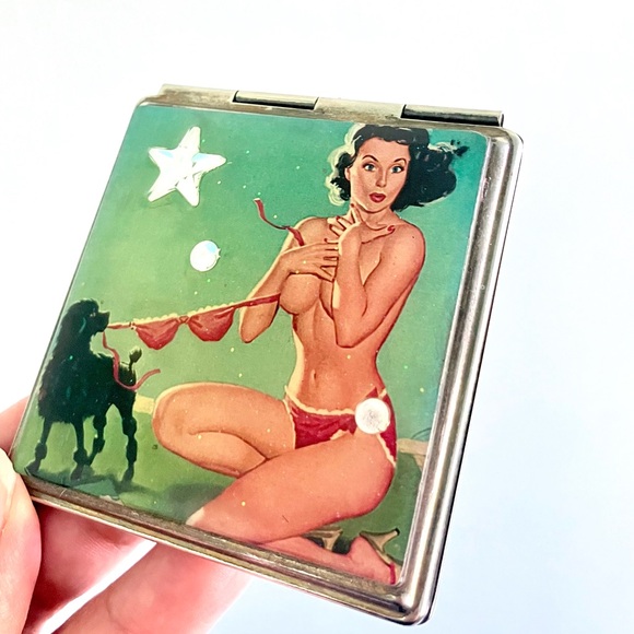 Vintage bikini pinup girl & poodle puppy dog compact pocket mirror - Picture 2 of 4